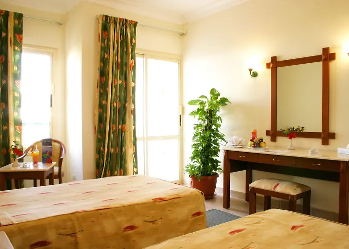 Falcon Hills Resort