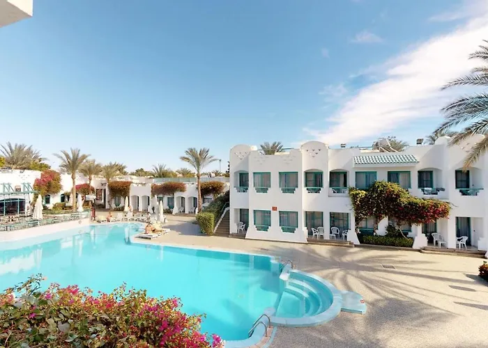 Falcon Hills 3*