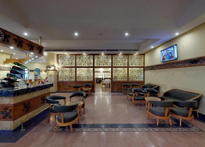 Falcon Hills Resort 3*