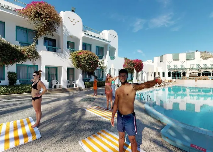 Falcon Hills Resort